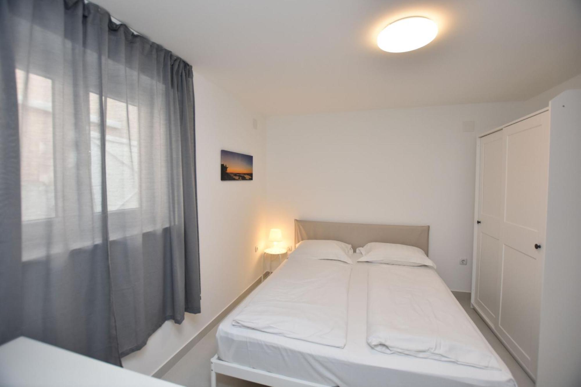Apartments Leonardo Primosten Exterior photo