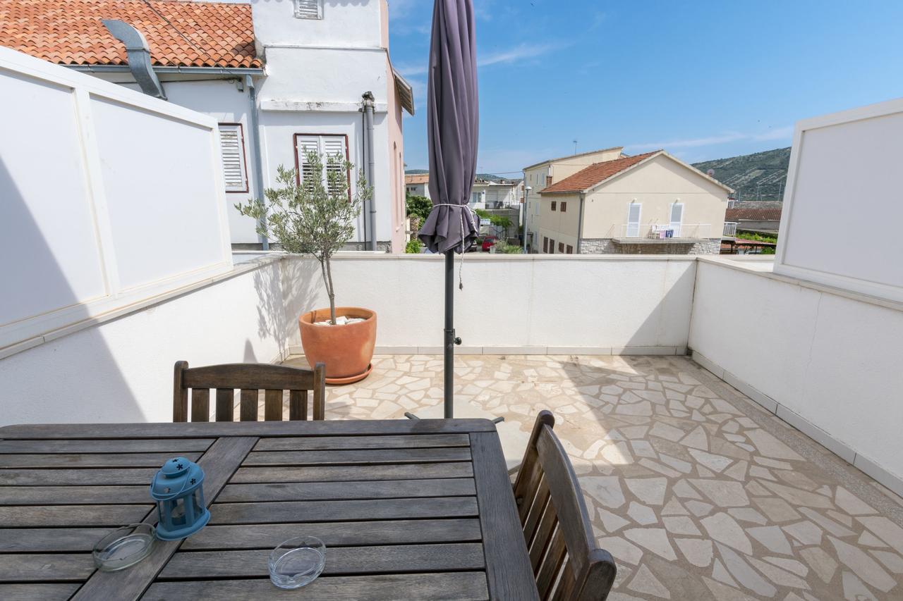 Apartments Leonardo Primosten Exterior photo